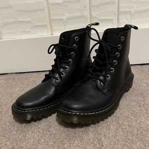 BRAND NEW Dr. Martens Luana Airwair black boots